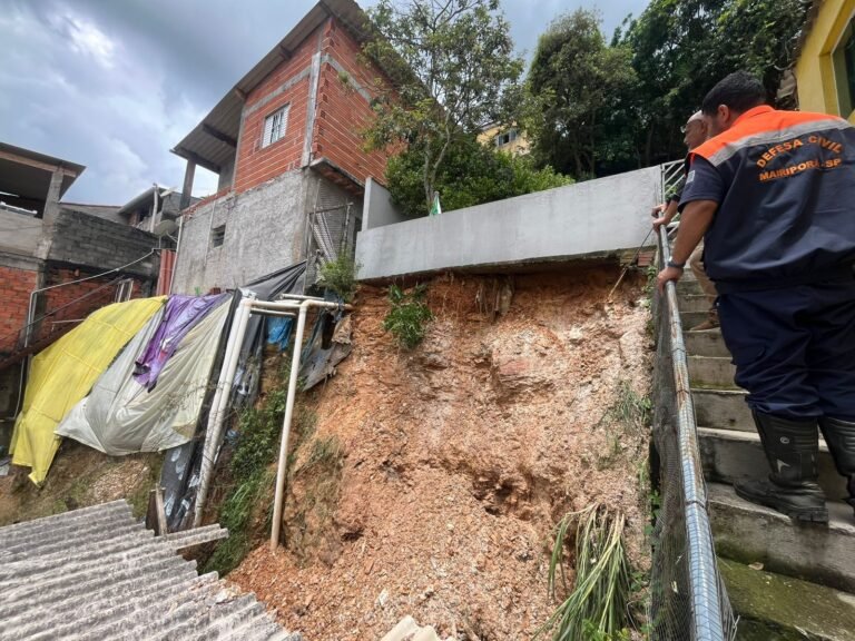 Chuvas causam estragos e desalojam 47 famílias das áreas de risco