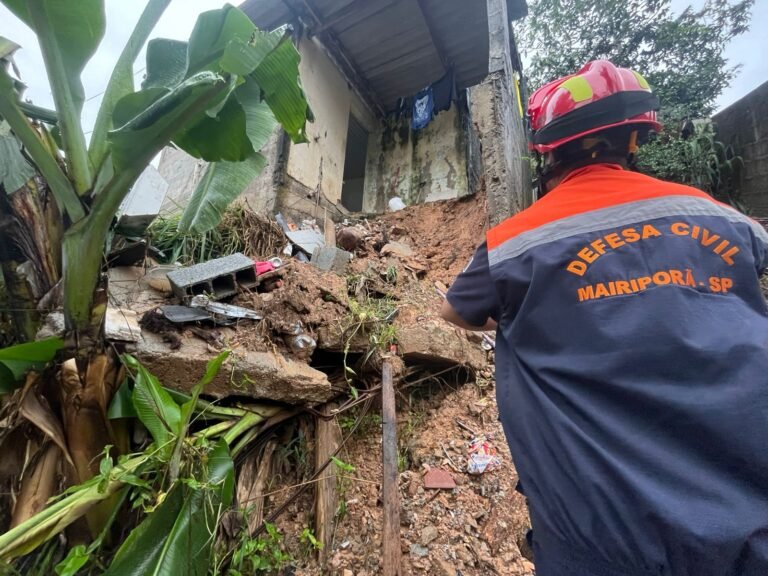 Chuvas fortes causam estragos em várias regiões de Mairiporã