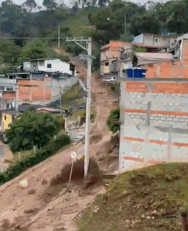 Rompimento de reservatório deixa um morto, nove feridos e famílias fora de casa em Mairiporã