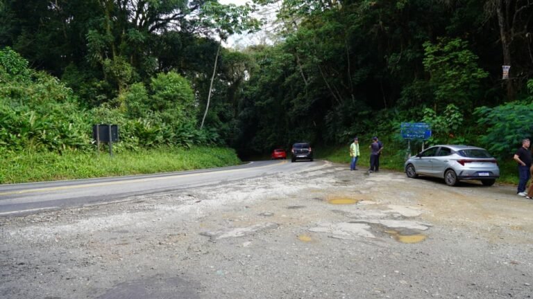 Prefeito e DER discutem melhorias em trecho de estrada do Saboó