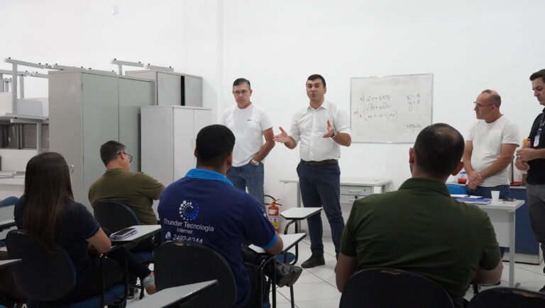 Prefeitura, Elektro e operadoras de internet debateram cabos e fios soltos pela cidade
