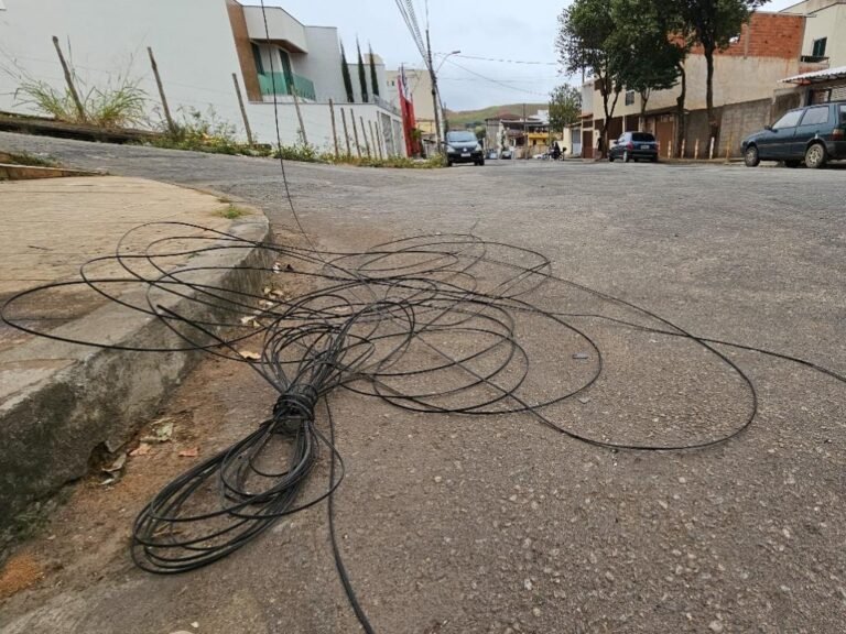 Aprovado projeto que disciplina cabos e fios em redes aéreas no município