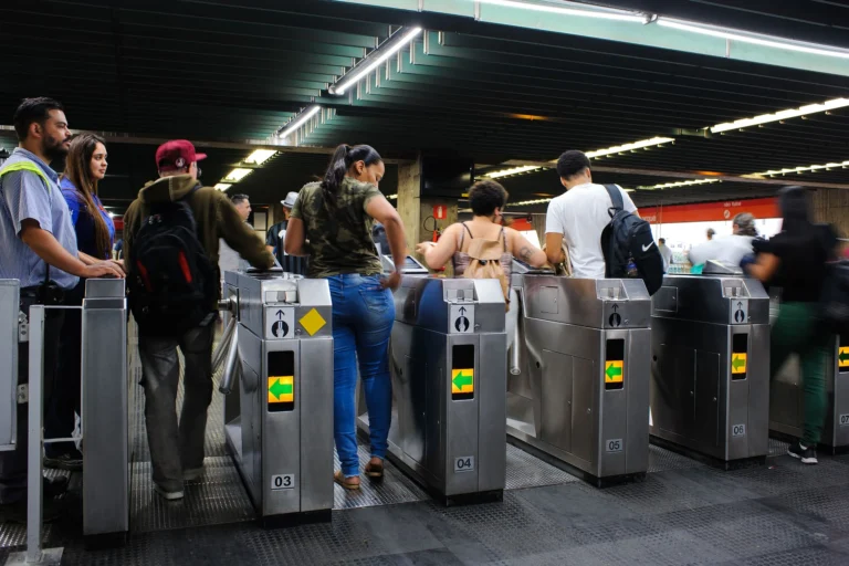 Metrô de SP deixará de aceitar bilhetes magnéticos em novembro