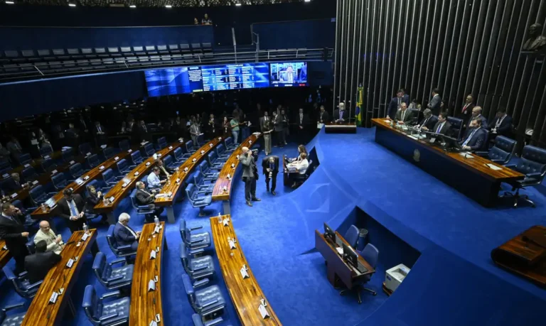 Senado aprova fim da escala 6×1 e redução da jornada de trabalho
