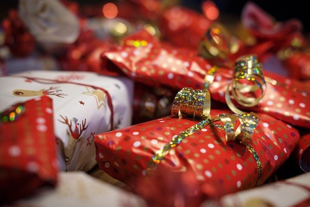 Comércio antecipa o Natal para enfrentar lojas virtuais